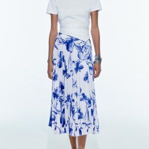 ZARA Floral Print Pleated Skirt, size Medium, NWT